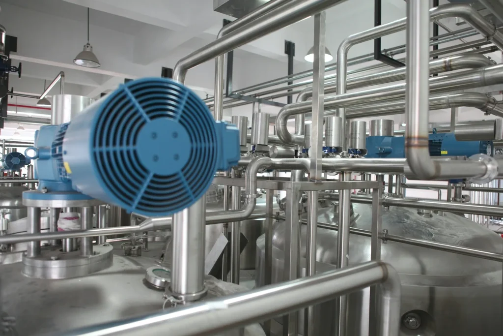 Industrijski motor i sistem pumpi